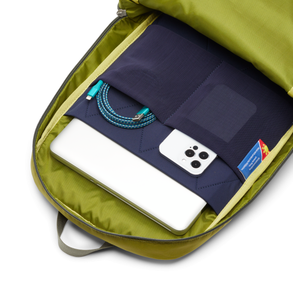 Vaya 18L Backpack - Cada Dia